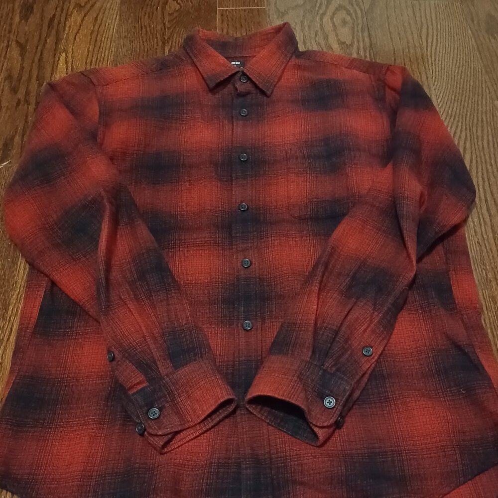 Uniqlo Men's Large Button Down Shirt